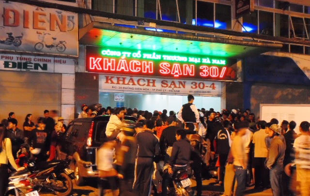 Đột nhập khách sạn bắt 7 đối tượng buôn ma túy